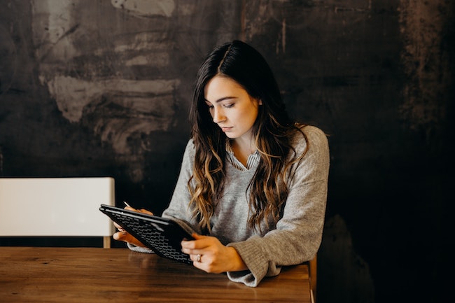 woman filling out a form